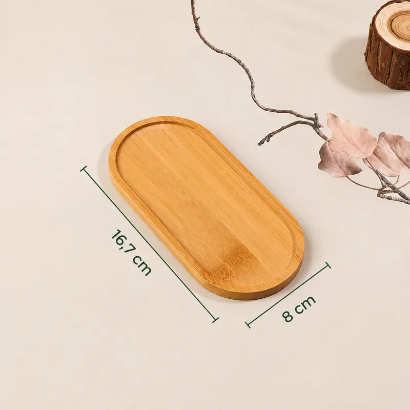 Tabuleiro de madeira oval pequeno com bordos elevados, acabamento natural e medidas de 16,7 × 8 cm.
